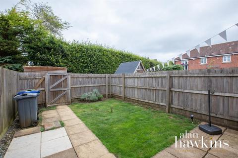 3 bedroom terraced house for sale, Buxton Way, Royal Wootton Bassett, SN4 8