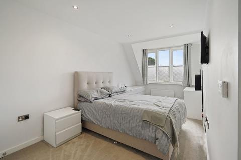 2 bedroom flat for sale, Shakespeare Road, London, W7