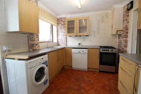 3 bedroom terraced house for sale, Plover Close, Crawley