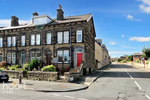 3 bedroom end of terrace house for sale, Aire View Terrace, Leeds