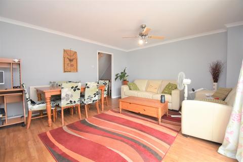 3 bedroom maisonette to rent, Pollard Walk Sidcup DA14