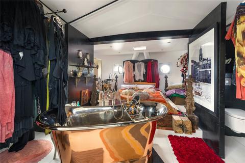 undefined, Houseboat, Imperial Wharf, London, SW6