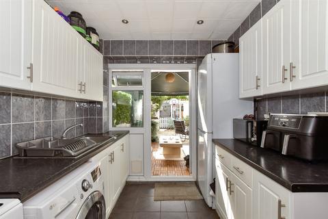 3 bedroom terraced house for sale, Belstedes, Basildon, Essex