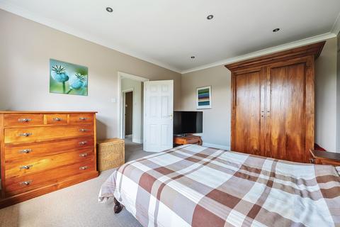 19 Stuart Road, Warlingham, CR6 9JH