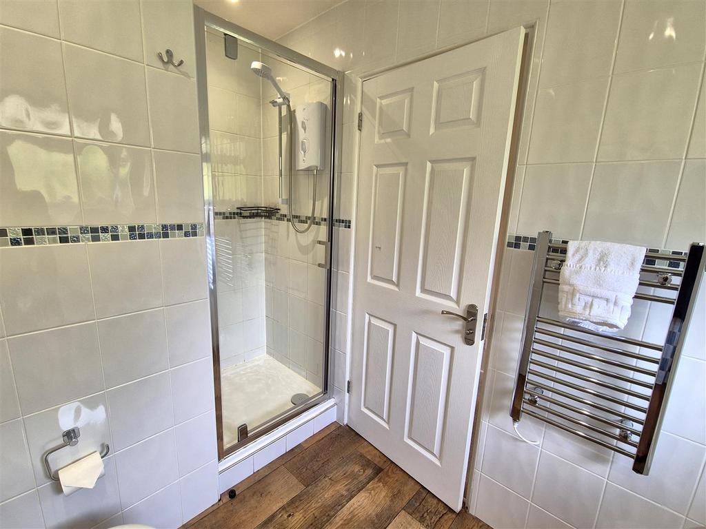 Bathroom 2.jpg