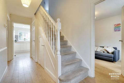 16 Armada Close, Lichfield, WS14 0GJ