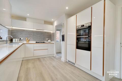16 Armada Close, Lichfield, WS14 0GJ