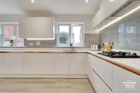 16 Armada Close, Lichfield, WS14 0GJ