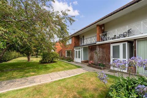 2 bedroom flat for sale, Chatsmore Crescent, Goring-by-Sea, Worthing, West Sussex, BN12