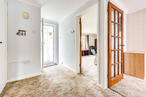 2 bedroom flat for sale, Chatsmore Crescent, Goring-by-Sea, Worthing, West Sussex, BN12