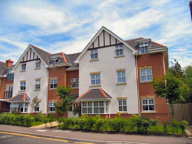 Claremont Avenue Woking GU22 2 Bed Flat 1 600 Pcm 369 Pw claremont-avenue-woking-gu22-2-bed-flat-1-600-pcm-369-pw