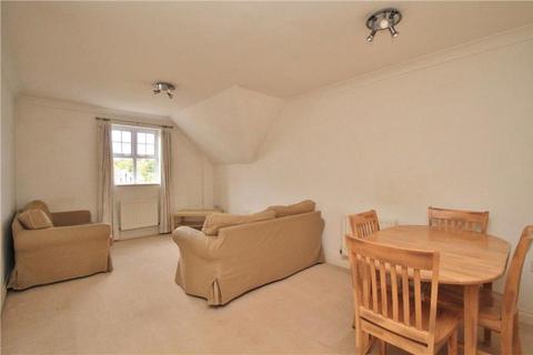 2 bedroom flat to rent, Claremont Avenue, Woking GU22