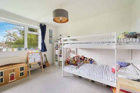54 Warwick Gardens, Thames Ditton, KT7 0RB