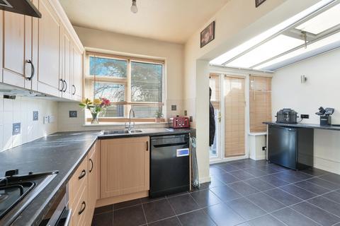 126 Knollmead, Surbiton, KT5 9QW