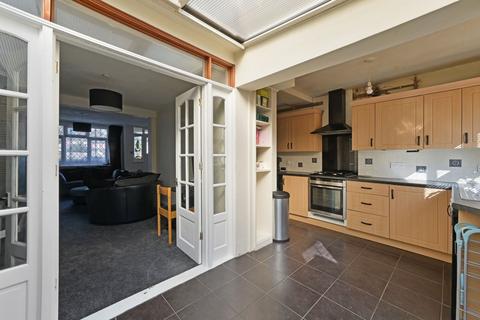 126 Knollmead, Surbiton, KT5 9QW