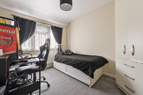 126 Knollmead, Surbiton, KT5 9QW