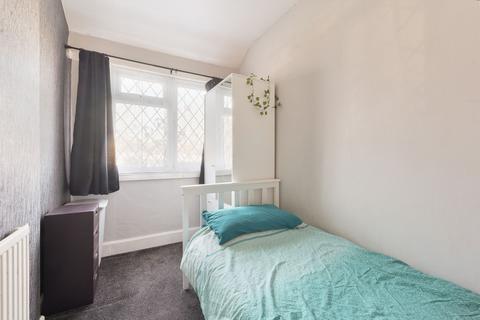 126 Knollmead, Surbiton, KT5 9QW