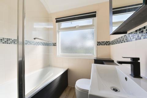 126 Knollmead, Surbiton, KT5 9QW