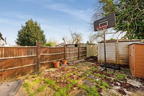 126 Knollmead, Surbiton, KT5 9QW