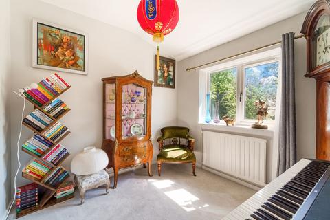 59 Longmead Road, Thames Ditton, KT7 0JE
