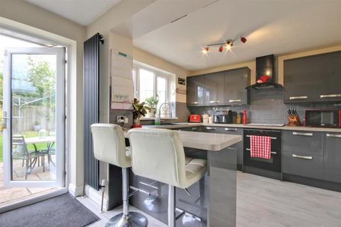 21 Oaklands Drive, Willerby, Hull, HU10 6BJ