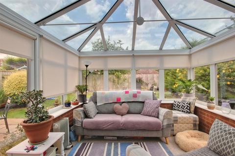 21 Oaklands Drive, Willerby, Hull, HU10 6BJ