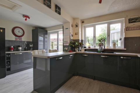 21 Oaklands Drive, Willerby, Hull, HU10 6BJ