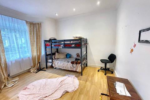 5 bedroom terraced house to rent, Outram Road, London E6