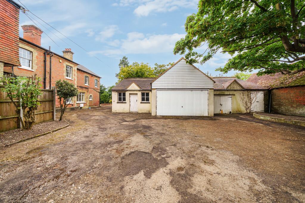 Garage/ Outbuildings