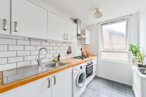 1 bedroom flat for sale, Wivenhoe Close, Peckham Rye, London, SE15