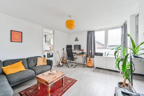 1 bedroom flat for sale, Wivenhoe Close, Peckham Rye, London, SE15