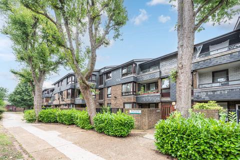 1 bedroom flat for sale, Wivenhoe Close, Peckham Rye, London, SE15