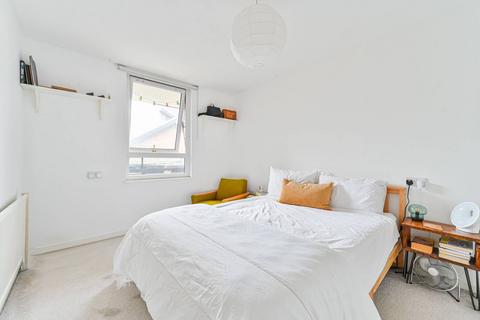 1 bedroom flat for sale, Wivenhoe Close, Peckham Rye, London, SE15