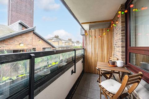 1 bedroom flat for sale, Wivenhoe Close, Peckham Rye, London, SE15