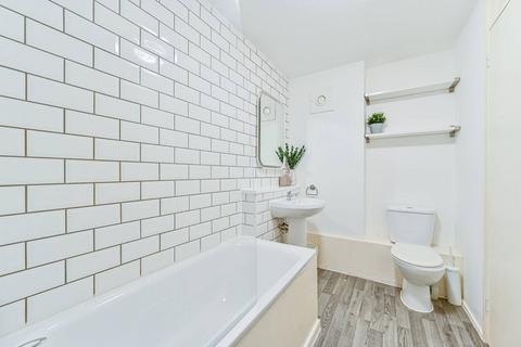 99 Wivenhoe Close, London, SE15 3QJ
