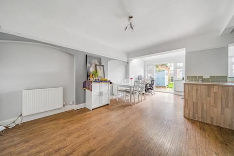 3 bedroom detached house to rent, Winn Road London SE12