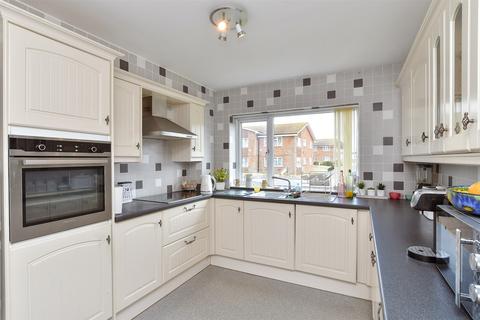 2 bedroom ground floor flat for sale, Sutton Avenue, Peacehaven, East Sussex