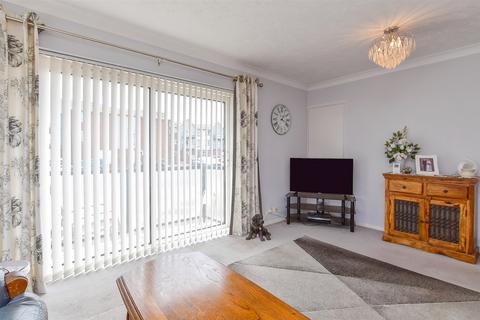 2 bedroom ground floor flat for sale, Sutton Avenue, Peacehaven, East Sussex