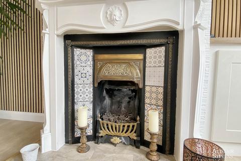 18 Edge Hill Road, Royton, Oldham, OL2 6BL
