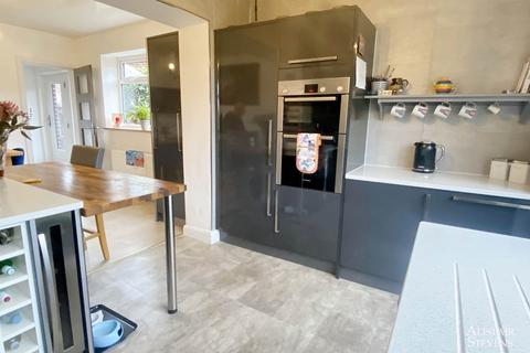 18 Edge Hill Road, Royton, Oldham, OL2 6BL
