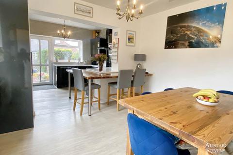 18 Edge Hill Road, Royton, Oldham, OL2 6BL