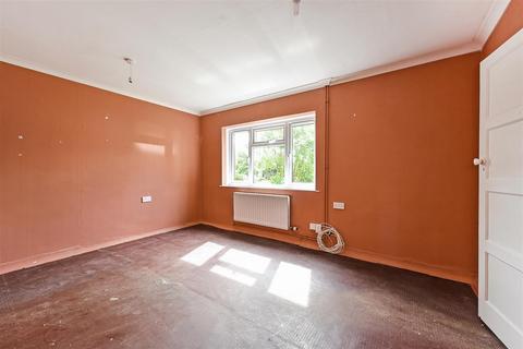 59 Hedge End Road, Andover, SP10 2DJ