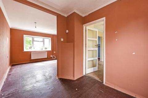 59 Hedge End Road, Andover, SP10 2DJ