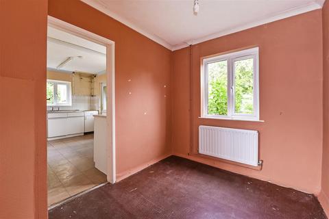59 Hedge End Road, Andover, SP10 2DJ