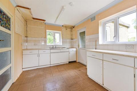 59 Hedge End Road, Andover, SP10 2DJ