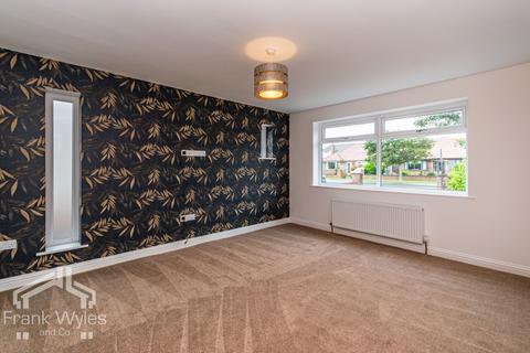 3 bedroom bungalow for sale, St Thomas Road, Lytham St Annes, FY8 1JP