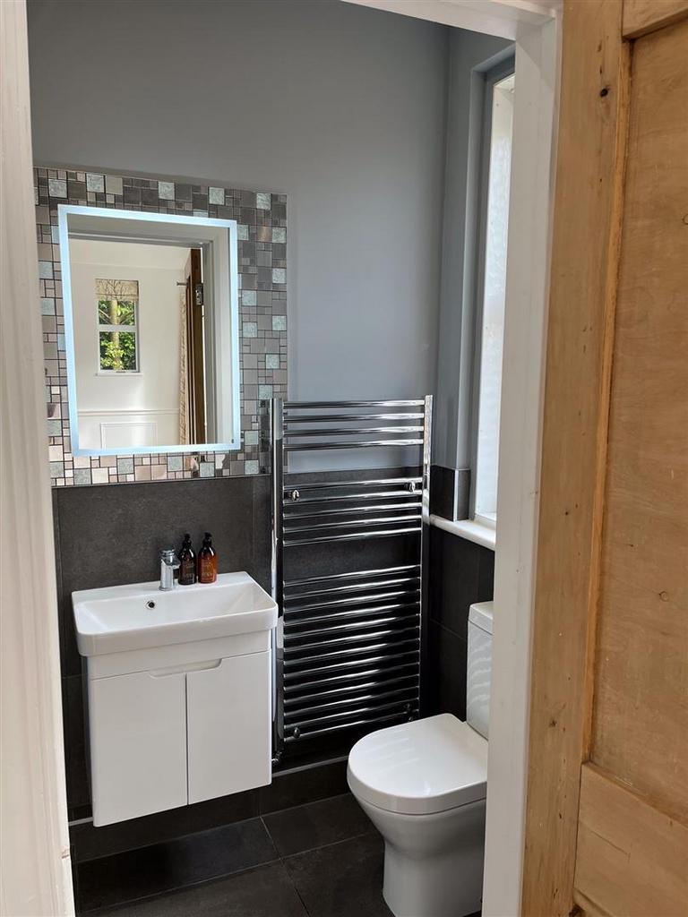 Shower Room 2.jpg