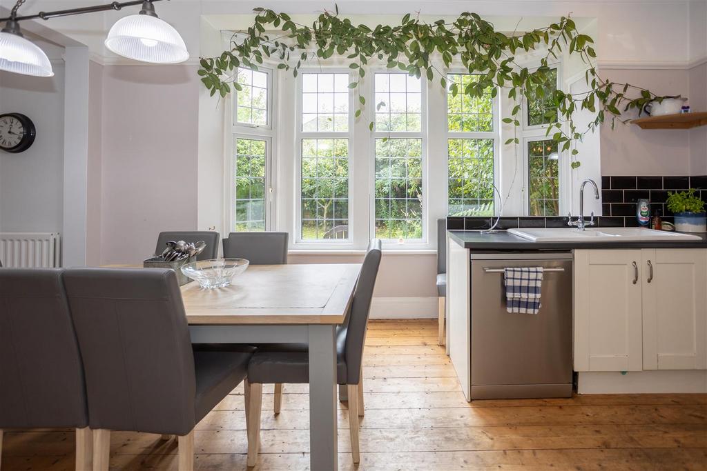 L Dining Area.jpg