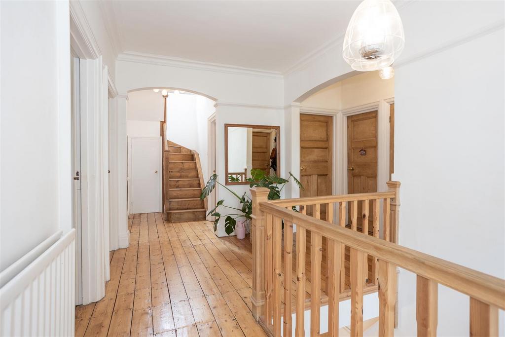 M Landing and stairs.jpg