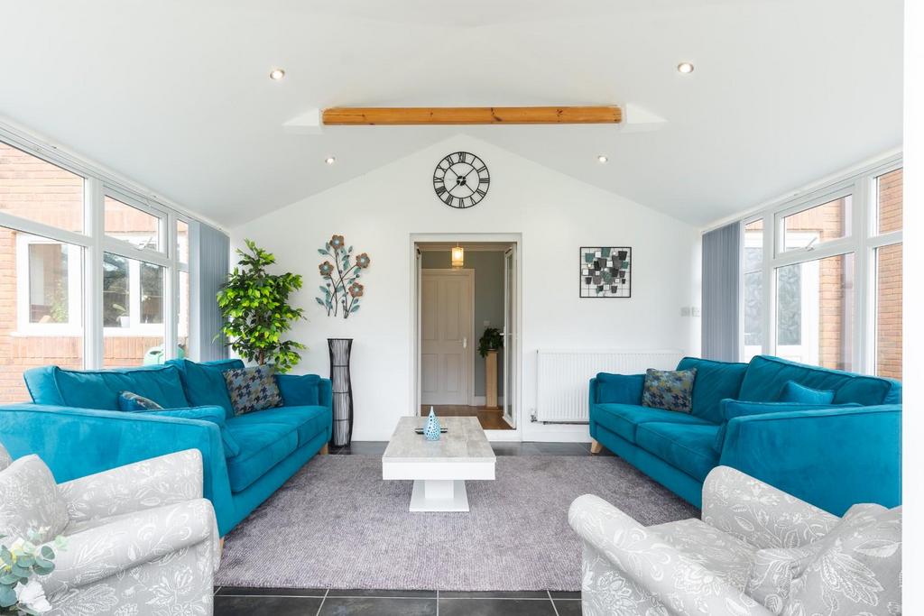 Erica Drive, Whitnash 4 bed detached house for sale £620,000